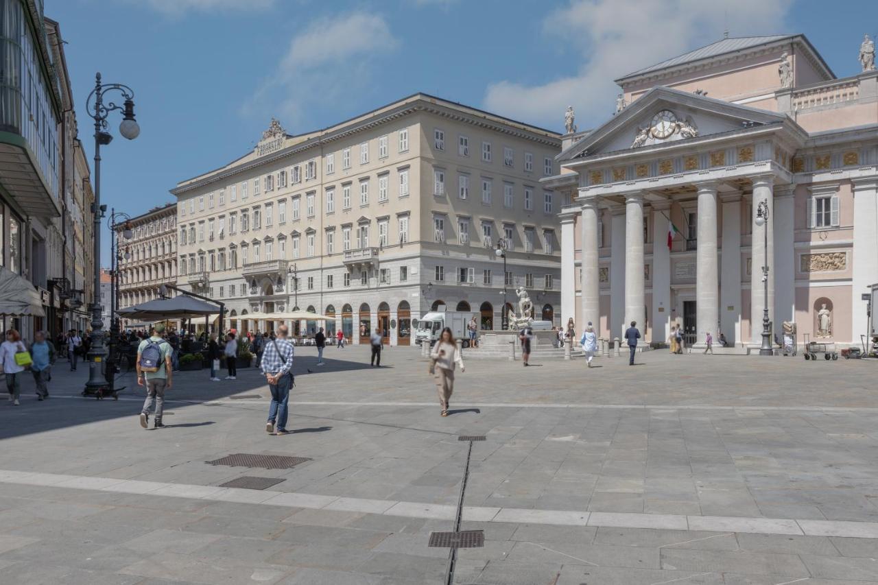 Charme Bukowski, A Trieste Centro Con Parcheggio Exterior foto