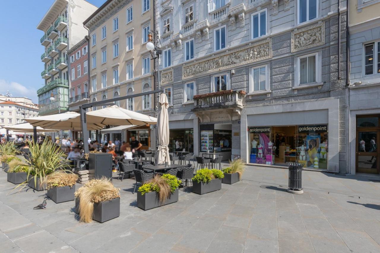 Charme Bukowski, A Trieste Centro Con Parcheggio Exterior foto